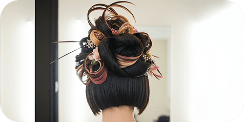 ヘアアレンジされたボブヘアの女性の後頭部